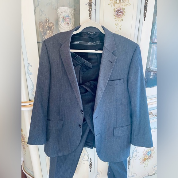 Jos A. Bank dark gray suit - Picture 1 of 6